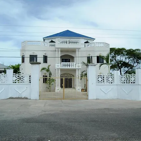 Little Savoy Guest House New Runaway Bay Exterior photo